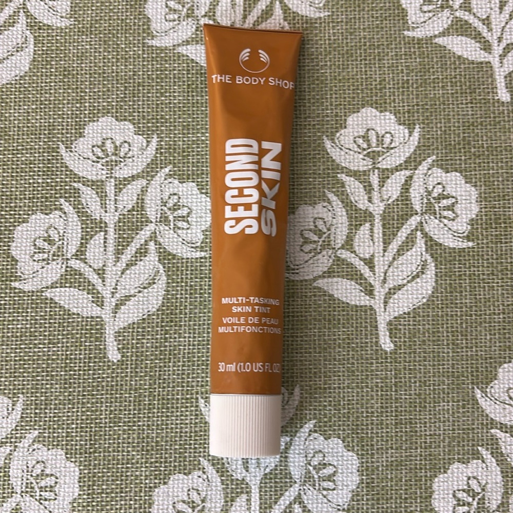 The Body Shop Second Skin Multi-Tasking Skin Tint- TAN  1W